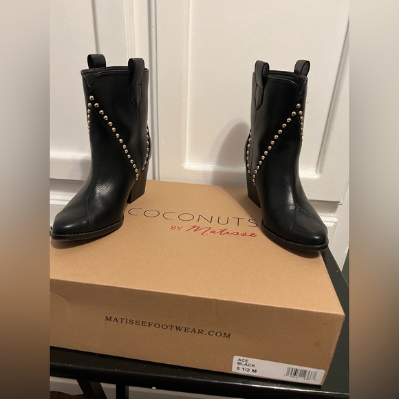 Coconuts Ace Western Boot
Black block heel boots - Picture 8 of 9